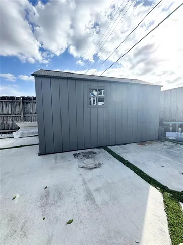 a view of backyard with jacuzzi