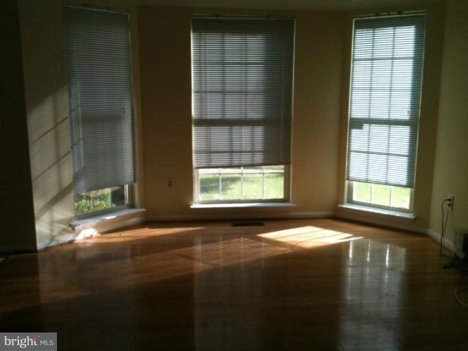 9506 Utica Place Springdale, MD 20721 - Photo 2 of 23 Living Room