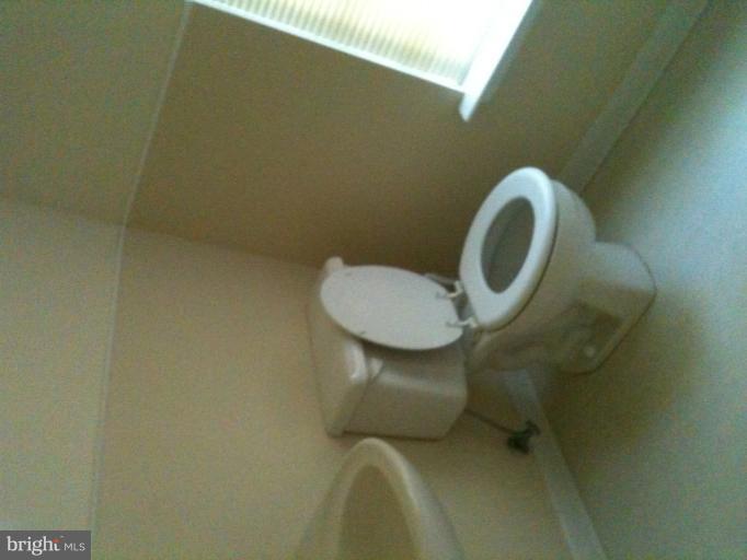 9506 Utica Place Springdale, MD 20721 - Photo 4 of 23 Powder Room