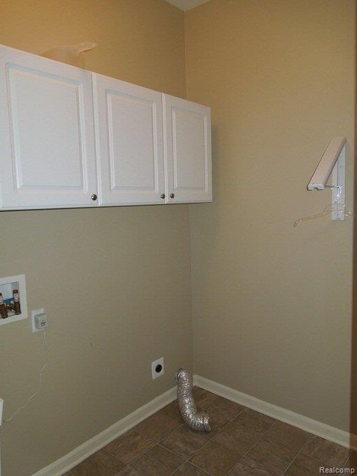 3271 Wren Lane Rochester, MI 48309 - Photo 17 of 20 3271 1st floor laundry.jpg