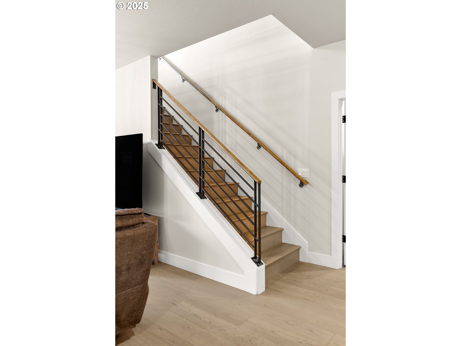 20211 Glen Vista Road Bend, OR 97703 - Photo 15 of 32 a view of entryway