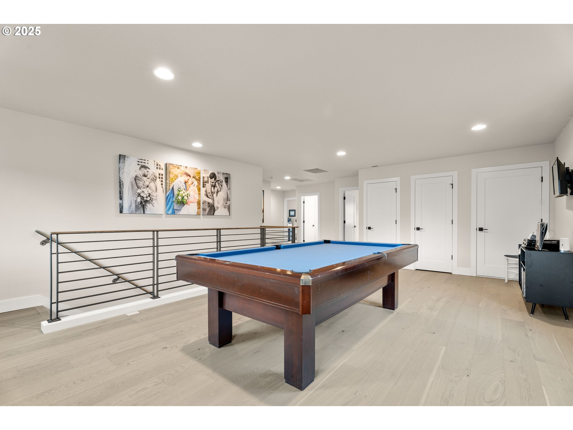 20211 Glen Vista Road Bend, OR 97703 - Photo 17 of 32 a room with furniture and windows