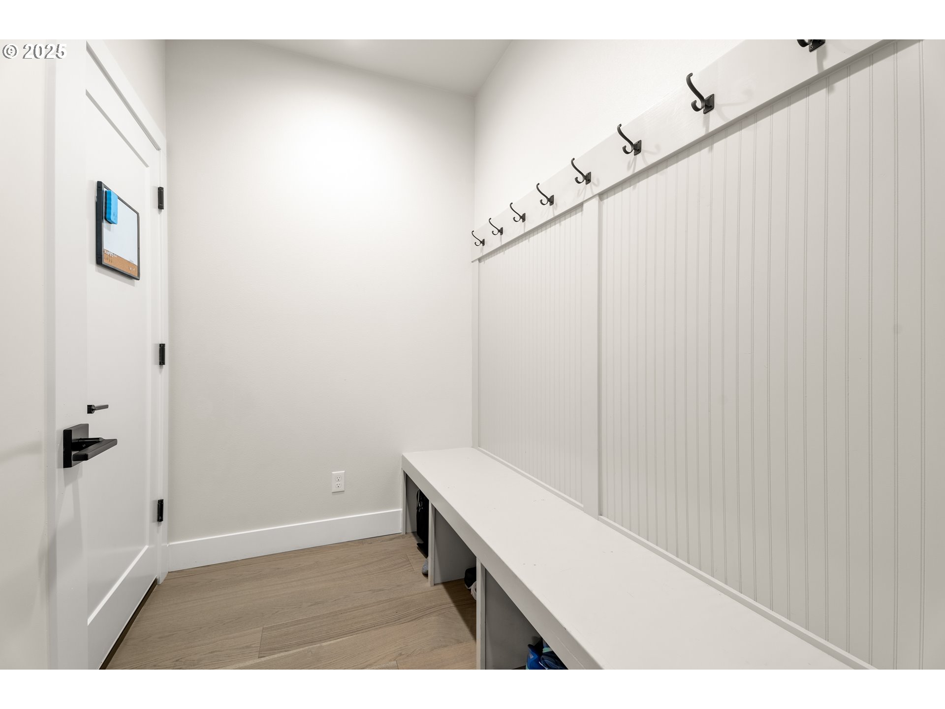 20211 Glen Vista Road Bend, OR 97703 - Photo 22 of 32 a view of bathroom