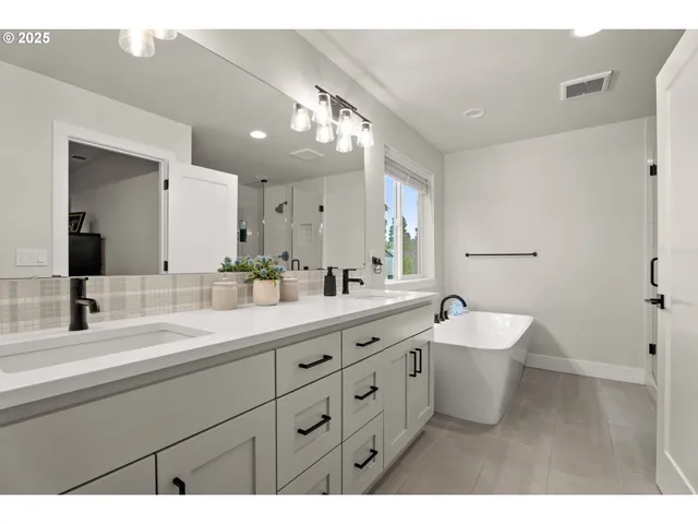 a close view of sink and tap