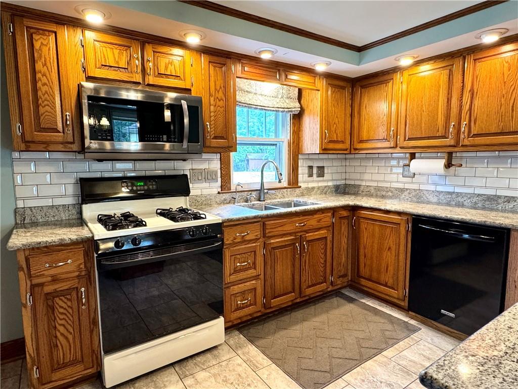 268 Holyoke Road Butler, PA 16001 - Photo 4 of 43