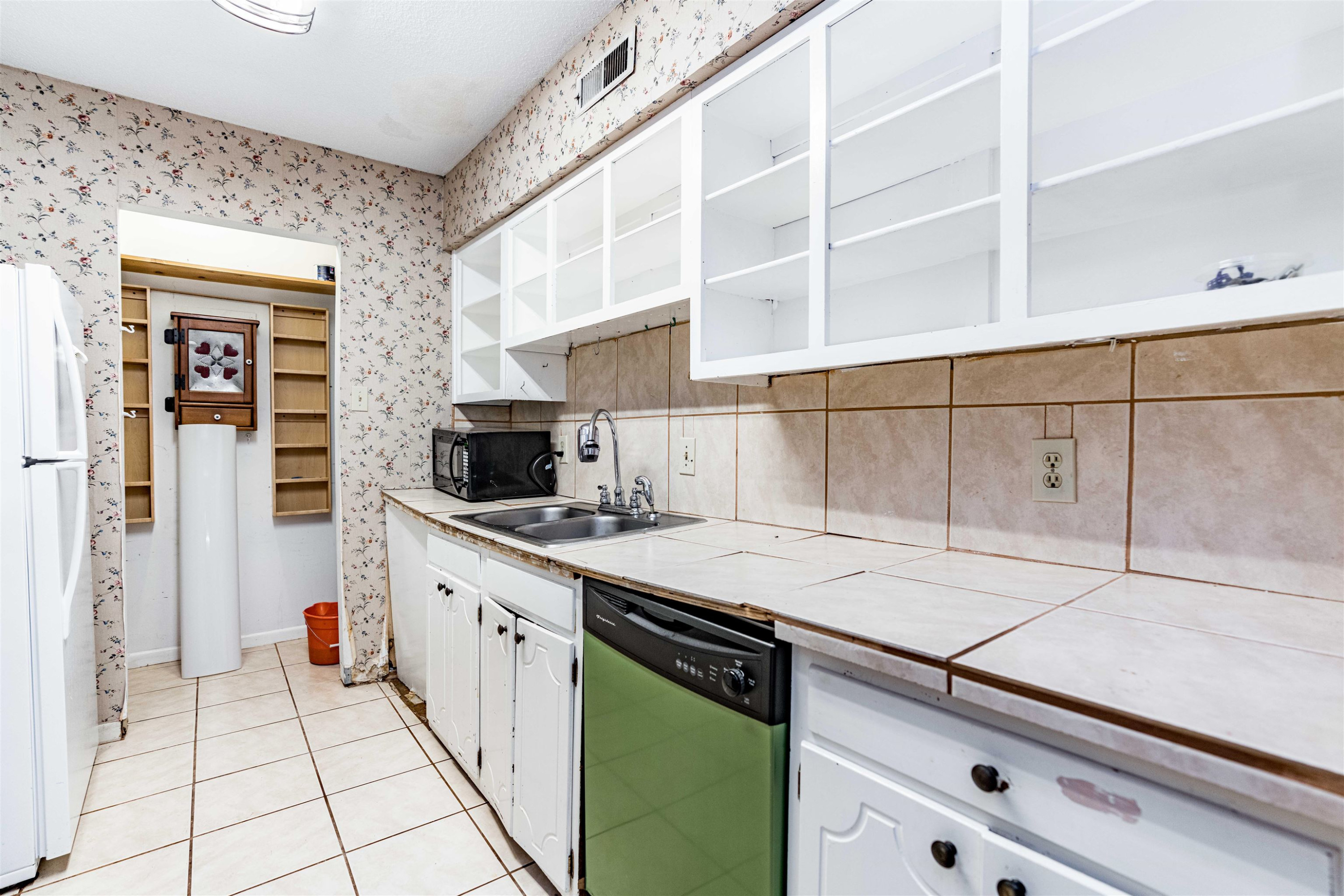 4711 Edwards Mill Road, Unit B Raleigh, NC 27612 - Photo 11 of 25 Photo 11