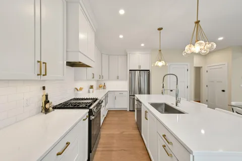 $865,000 | 496 Bastle Wynd Port, Unit 9, Port Washington, WI 53074