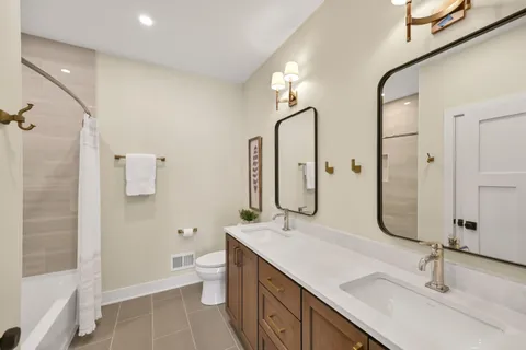 $865,000 | 496 Bastle Wynd Port, Unit 9, Port Washington, WI 53074