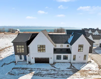 $865,000 | 496 Bastle Wynd Port, Unit 9, Port Washington, WI 53074