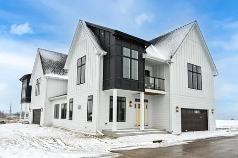 $865,000 | 496 Bastle Wynd Port, Unit 9, Port Washington, WI 53074