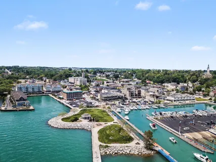 $865,000 | 496 Bastle Wynd Port, Unit 9, Port Washington, WI 53074