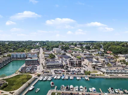 $865,000 | 496 Bastle Wynd Port, Unit 9, Port Washington, WI 53074