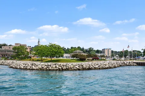 $865,000 | 496 Bastle Wynd Port, Unit 9, Port Washington, WI 53074
