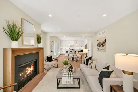 $865,000 | 496 Bastle Wynd Port, Unit 9, Port Washington, WI 53074