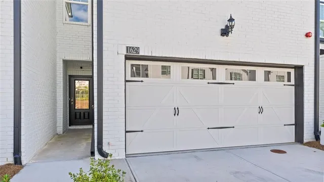 a view of a house with entryway