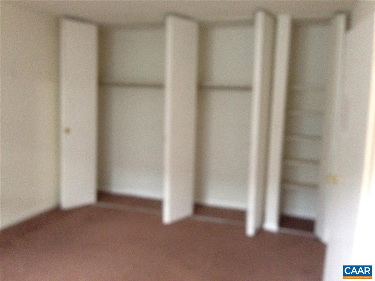 545 Burgoyne Road, Unit 9 Charlottesville, VA 22901 - Photo 4 of 6 Gallery Image 4