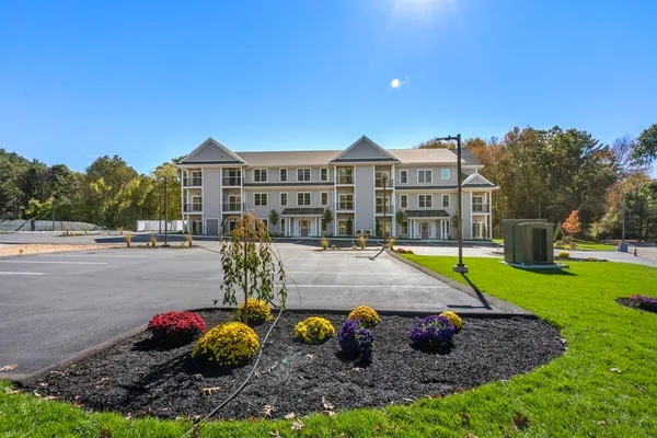 $2,975 | 242 Main Street, Unit 201, Millis, MA 02054