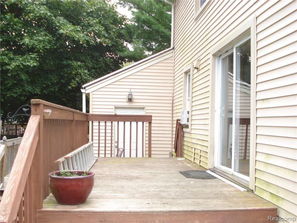 6422 Pontiac Lake Road Waterford, MI 48327 - Photo 34 of 37