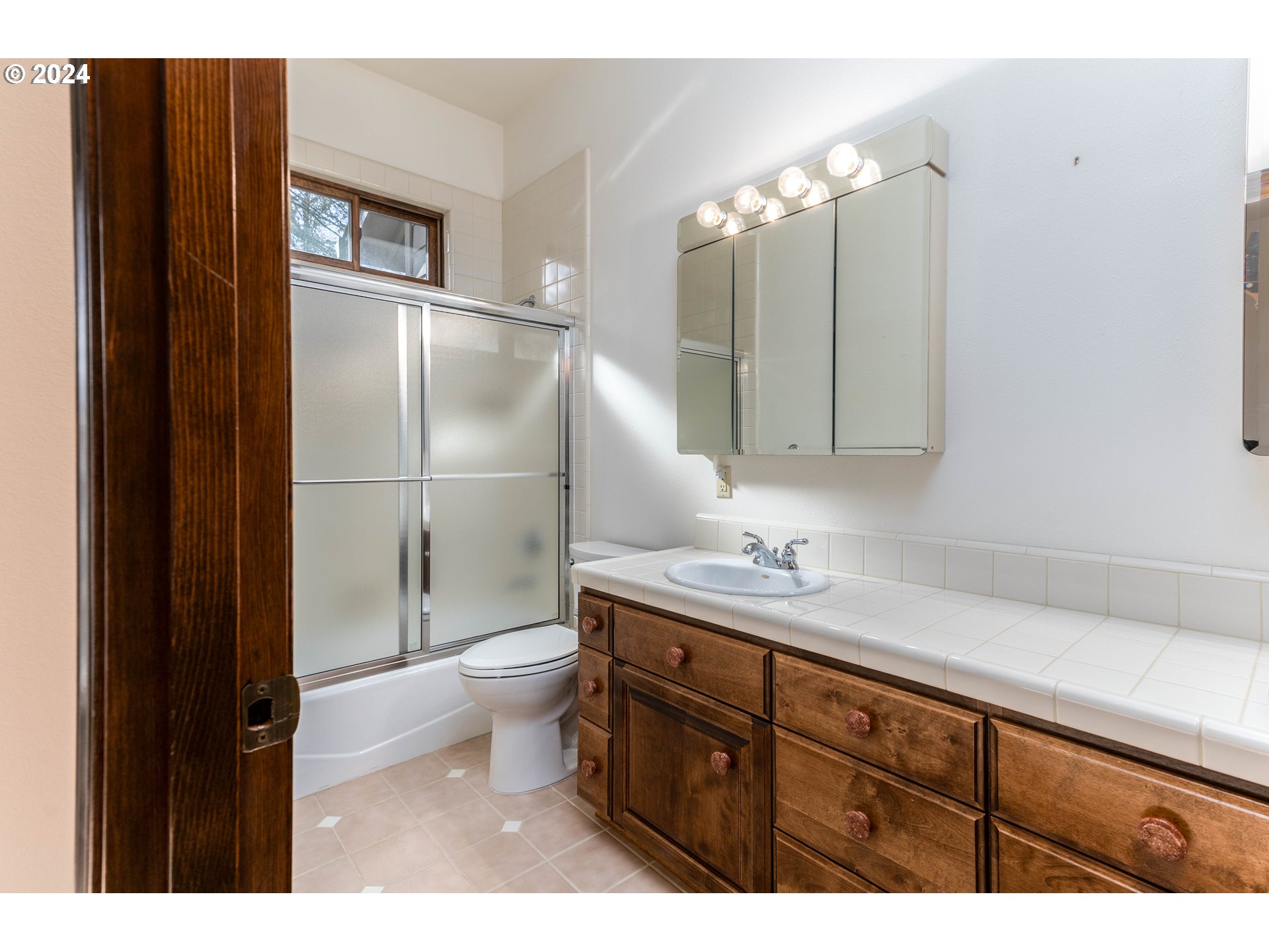 17883 North Bank Road Roseburg, OR 97470 - Photo 14 of 17 Gallery Image 14