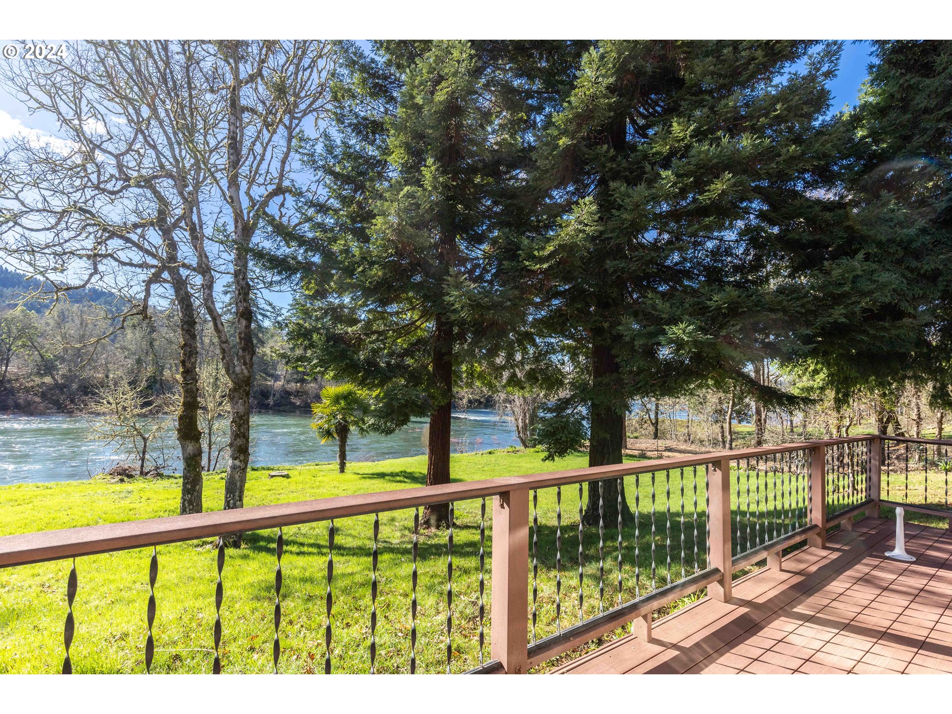 17883 North Bank Road Roseburg, OR 97470 - Photo 5 of 17 Gallery Image 5