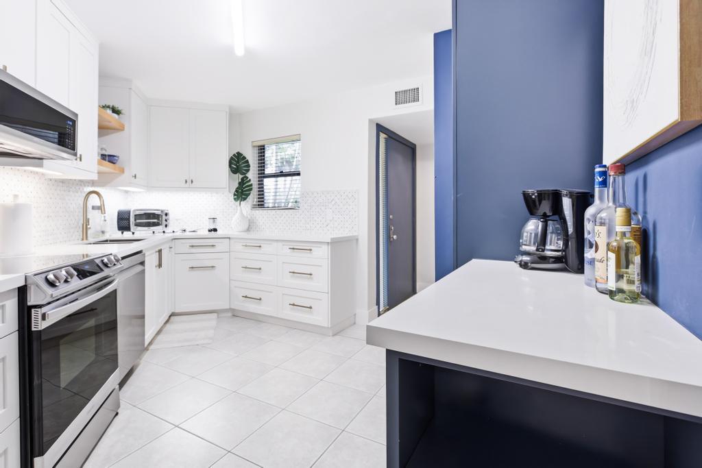 5800 Camino Del Sol, Unit 106 Boca Raton, FL 33433 - Photo 3 of 36 CUSTOM KITCHEN