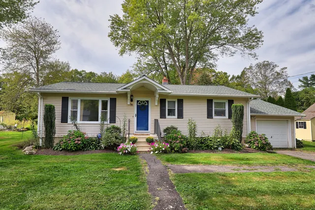 $2,700 | 36 Atwood Road, Woodbury, CT 06798
