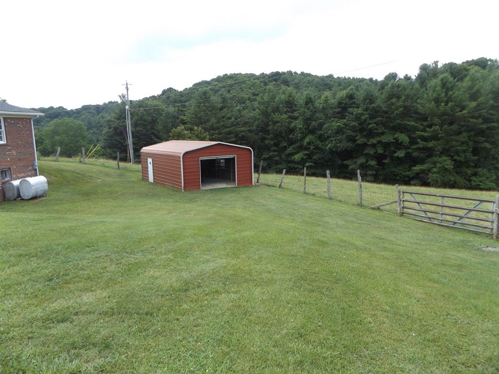 242 Country Road Austinville, VA 24312 - Photo 39 of 45 Gallery Image 39