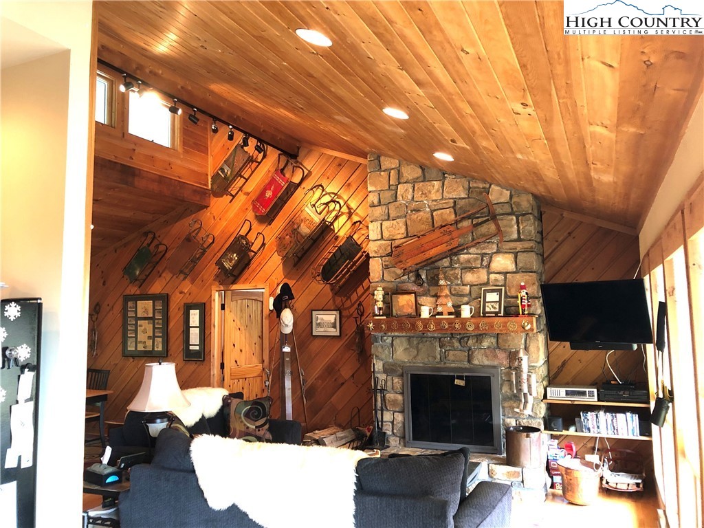 320 North Pinnacle Ridge Road Beech Mountain, NC 28604 - Photo 9 of 45 Gallery Image 9
