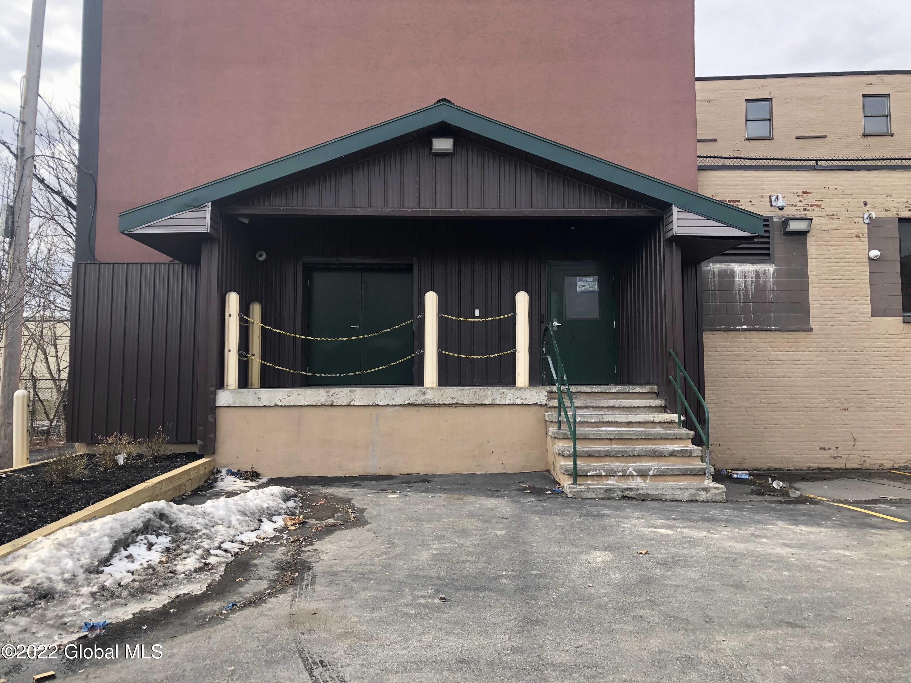 883 Broadway Albany Ny 12207, Unit 4 Albany, NY 12207 - Photo 2 of 3 883 Broadway Flex Entry