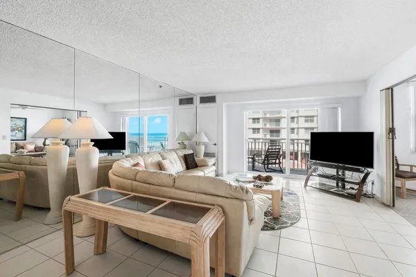 $3,300 | 4511 South Ocean Boulevard, Unit 206, Highland Beach, FL 33487