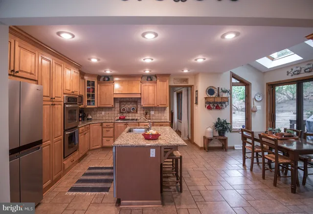 $595,000 | 5502 East Timberview Court, Wilmington, DE 19808