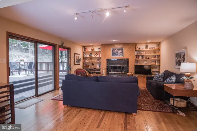 $595,000 | 5502 East Timberview Court, Wilmington, DE 19808