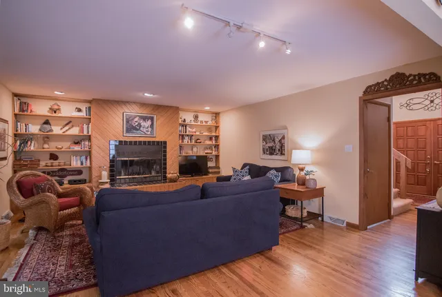 $595,000 | 5502 East Timberview Court, Wilmington, DE 19808