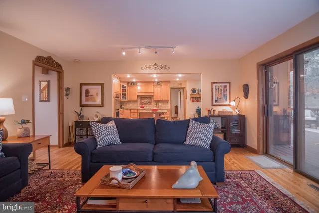 $595,000 | 5502 East Timberview Court, Wilmington, DE 19808