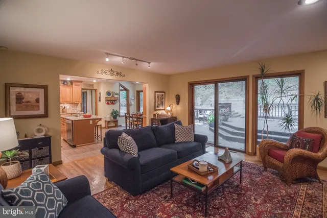 $595,000 | 5502 East Timberview Court, Wilmington, DE 19808