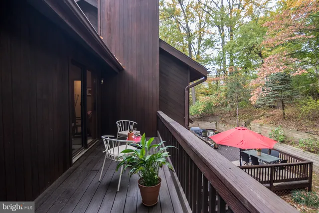 $595,000 | 5502 East Timberview Court, Wilmington, DE 19808