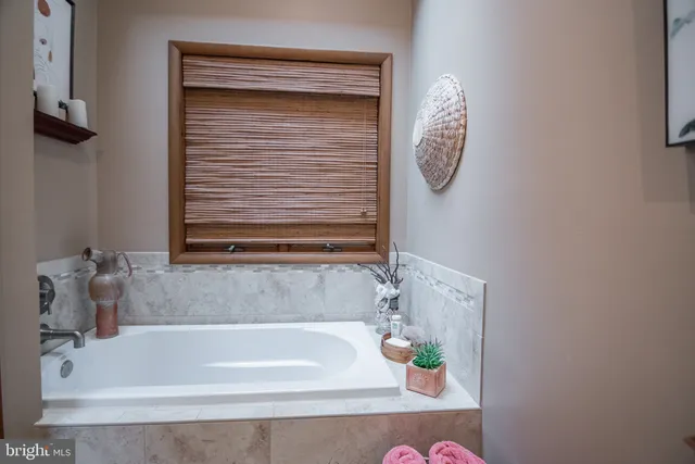 $595,000 | 5502 East Timberview Court, Wilmington, DE 19808