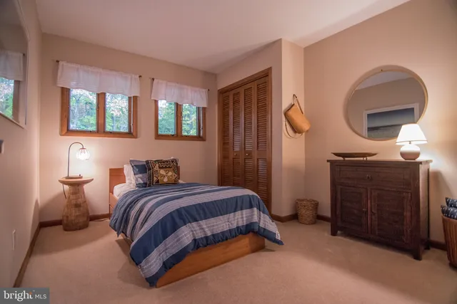 $595,000 | 5502 East Timberview Court, Wilmington, DE 19808