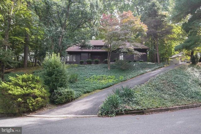 $595,000 | 5502 East Timberview Court, Wilmington, DE 19808