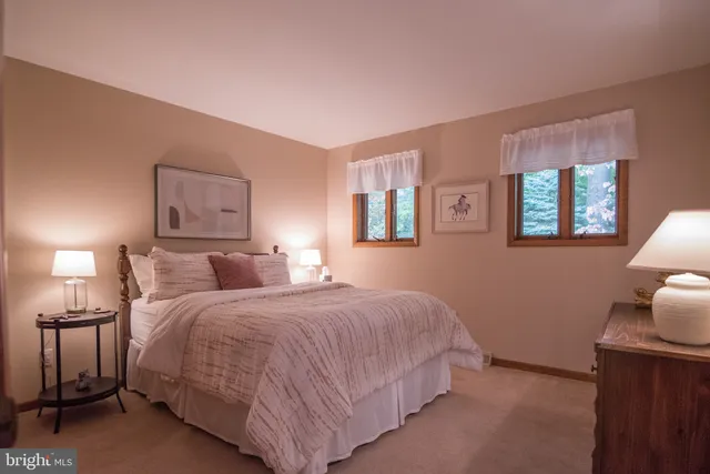 $595,000 | 5502 East Timberview Court, Wilmington, DE 19808