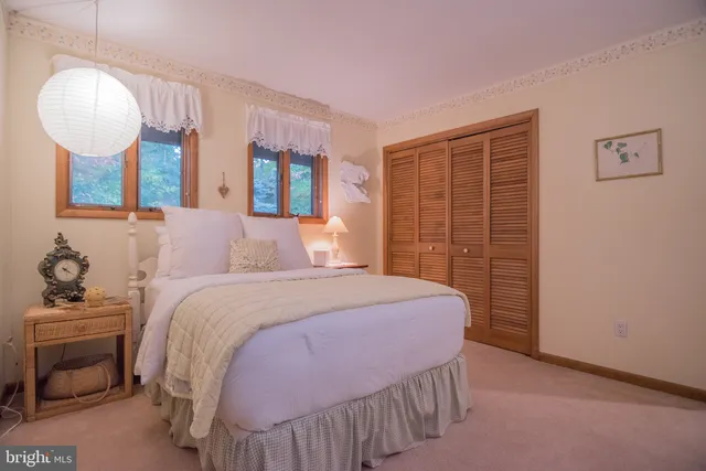 $595,000 | 5502 East Timberview Court, Wilmington, DE 19808