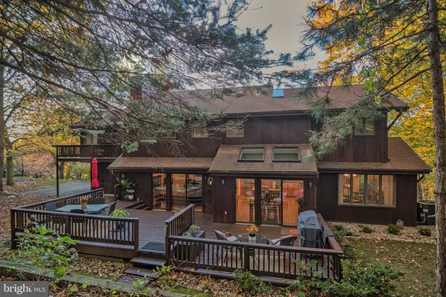 $595,000 | 5502 East Timberview Court, Wilmington, DE 19808