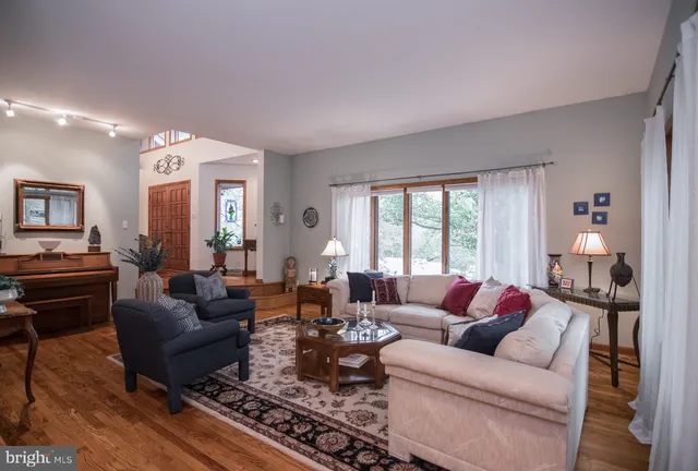 $595,000 | 5502 East Timberview Court, Wilmington, DE 19808