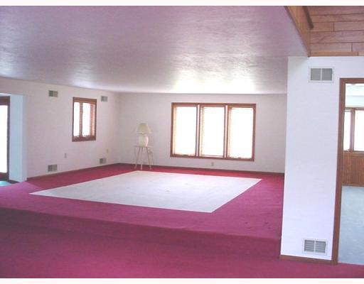 211 Bateman Road Oakdale, PA 15071 - Photo 12 of 18 Living Room.