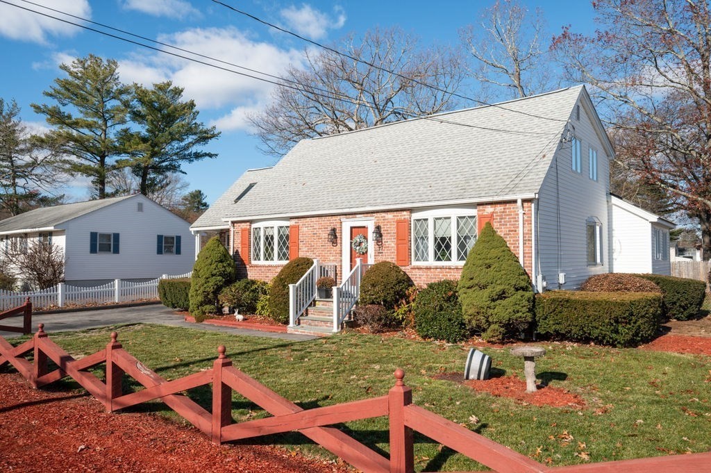 37 Pinewood Avenue Billerica, MA 01821 - Photo 3 of 39