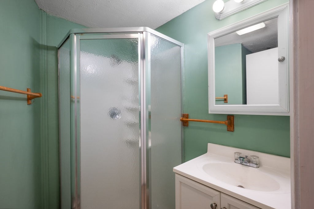 37 Pinewood Avenue Billerica, MA 01821 - Photo 35 of 39