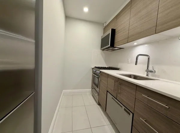 $4,017 | 141 East 33rd Street, Unit 2L | Kips Bay