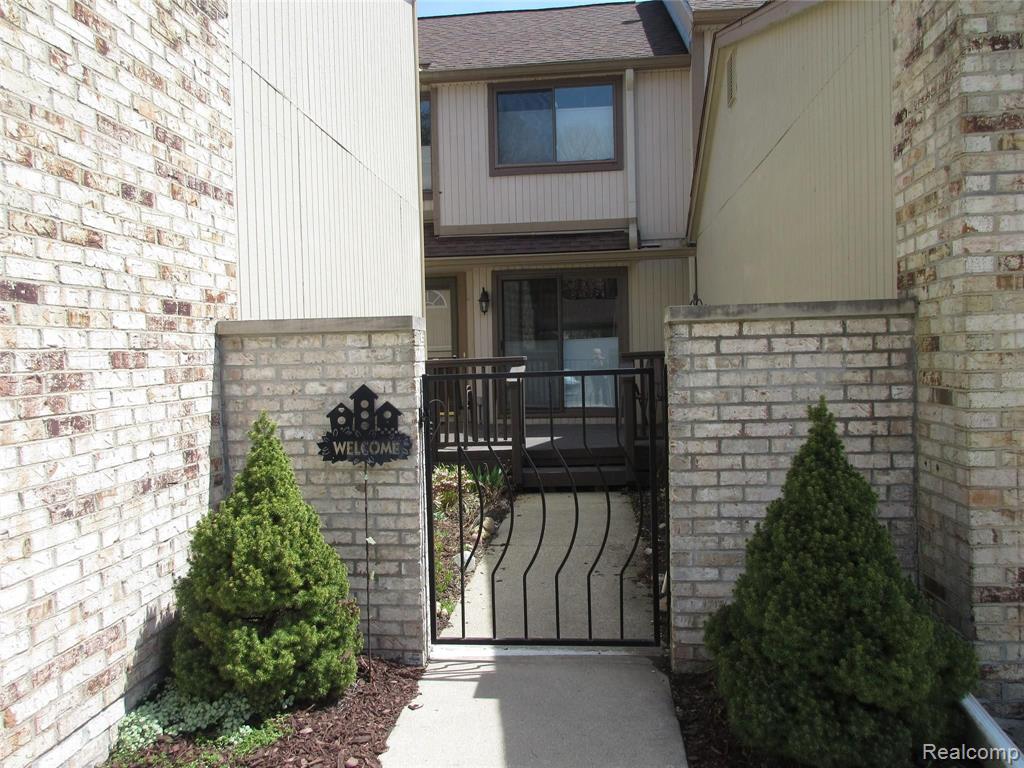 23235 Farmington Road Farmington, MI 48336 - Photo 2 of 27