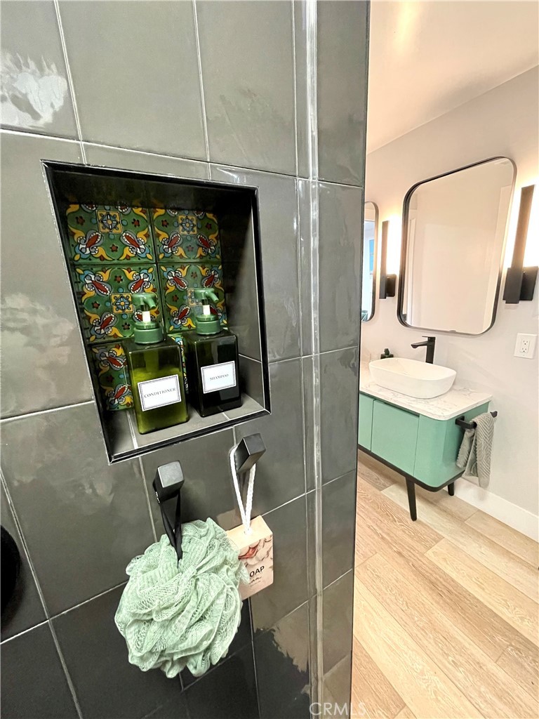 736 Griffith Place Laguna Beach, CA 92651 - Photo 26 of 31 a bathroom with a sink and a mirror