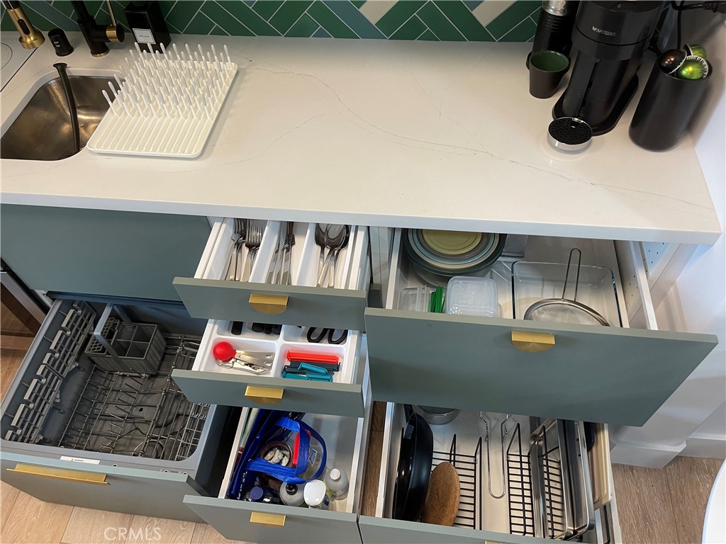 736 Griffith Place Laguna Beach, CA 92651 - Photo 10 of 31 a utility room with dryer washer and other items